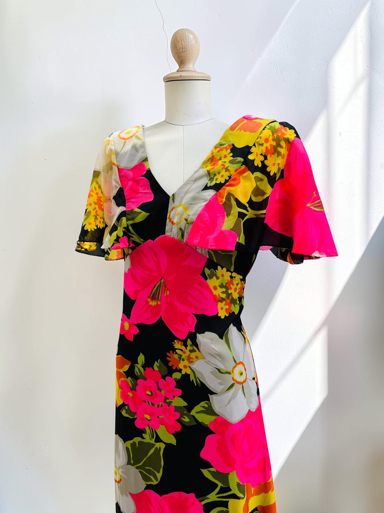 VINTAGE DRESS